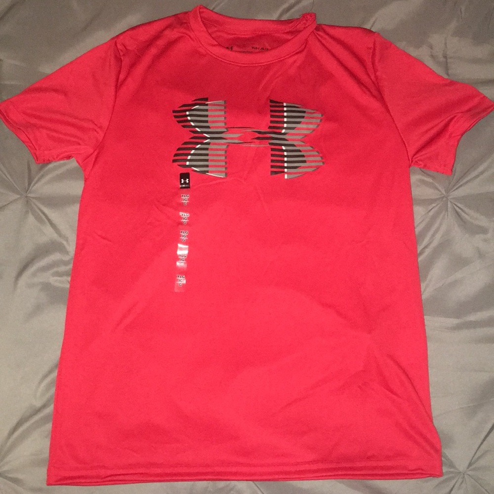 Red underarmour shirt